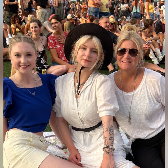 Meet your Posher, Rachel - Picture 4 of 4